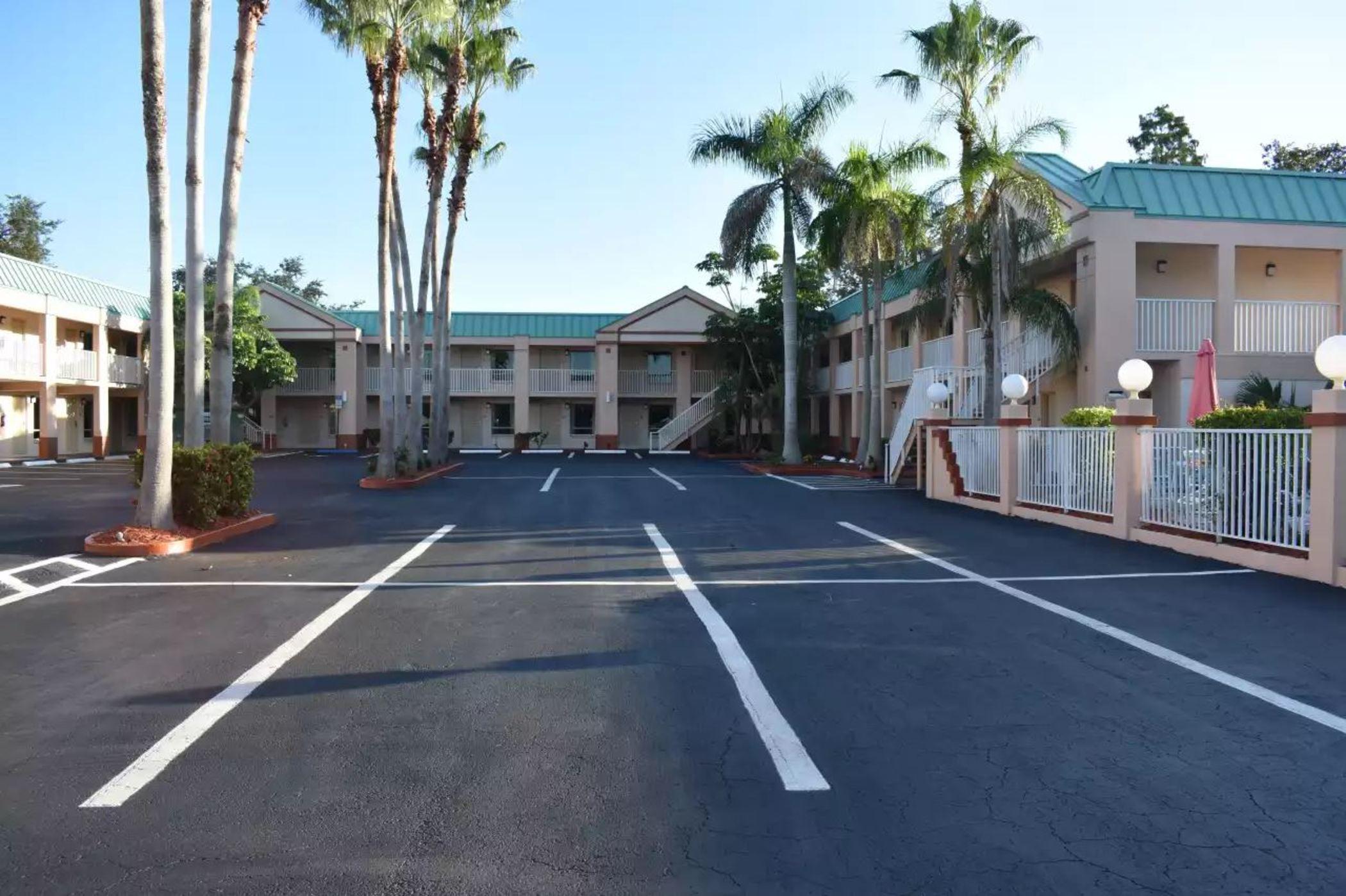 Ramada Limited Clearwater Hotel And Suites Exterior photo